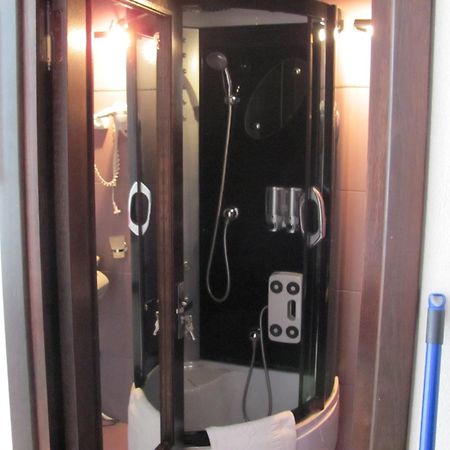 Residenza Dutzu-Boutique Hotel Брэила Экстерьер фото